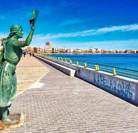 Large Terrace Two Blocks From The * تورّيفيِخا