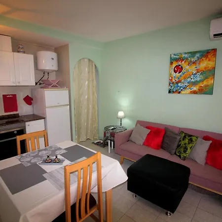 Large Terrace Two Blocks From The Διαμέρισμα *