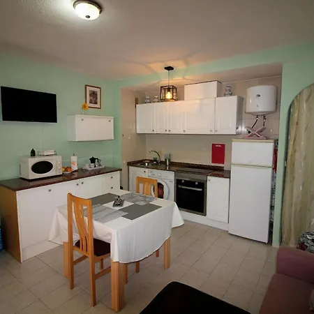 Large Terrace Two Blocks From The * Τορεβιέχα